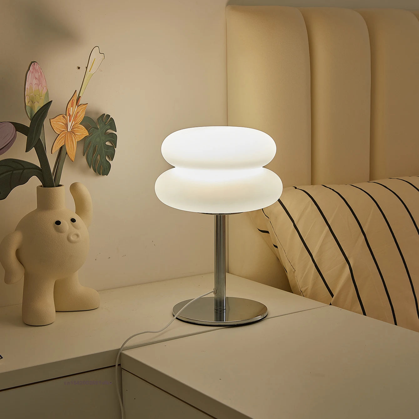 Creamy Style Bedside Table Lamp