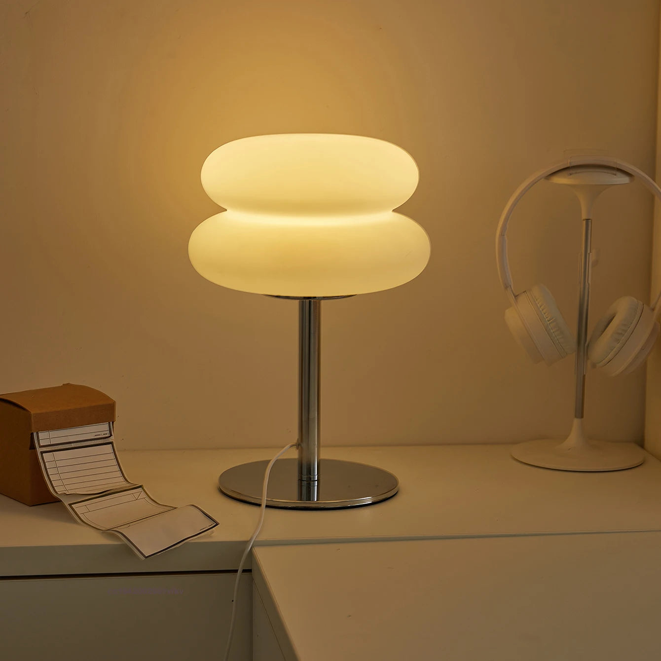Creamy Style Bedside Table Lamp