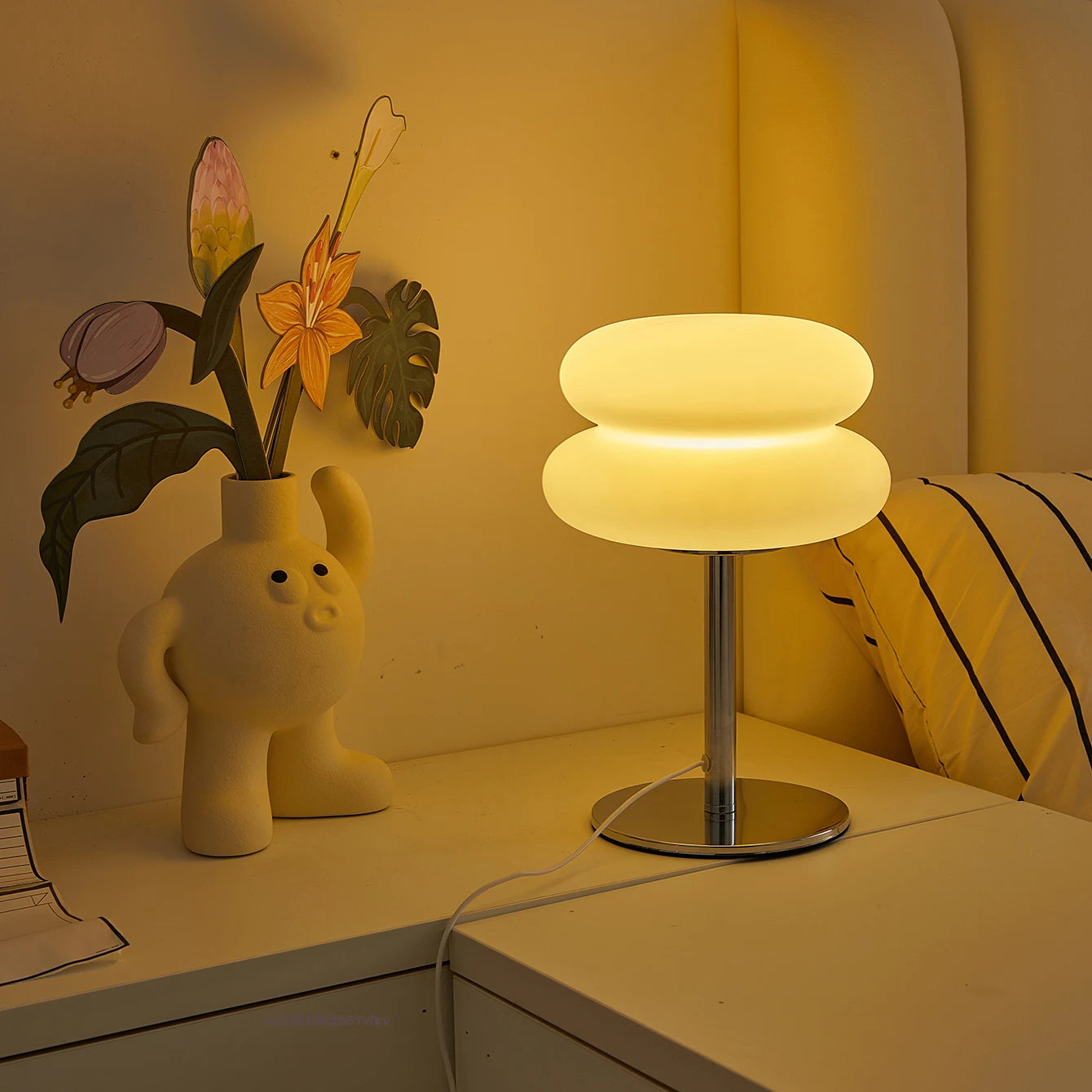 Creamy Style Bedside Table Lamp